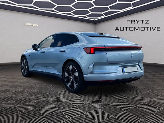 Polestar 4 2 of 5