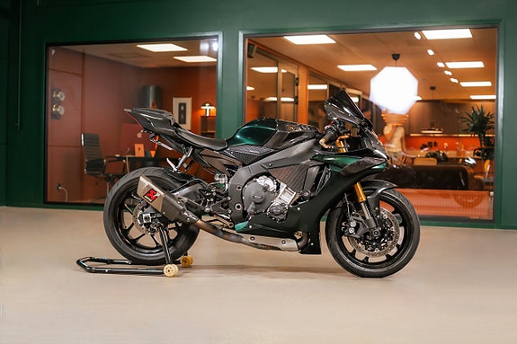 Yamaha Yzf-r1 1.0 / Sv-såld / Akrapovi? / Kolfiber / Nyservad / Nybes 6 of 23