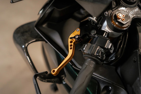 Yamaha Yzf-r1 1.0 / Sv-såld / Akrapovi? / Kolfiber / Nyservad / Nybes 14 of 23