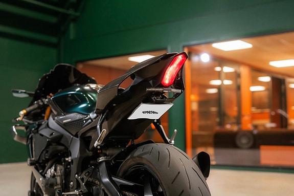 Yamaha Yzf-r1 1.0 / Sv-såld / Akrapovi? / Kolfiber / Nyservad / Nybes 5 of 23