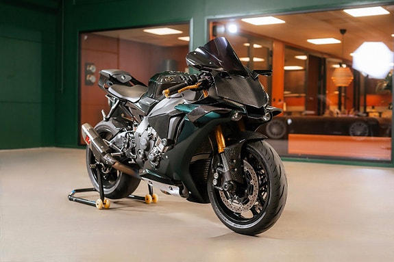 Yamaha Yzf-r1 1.0 / Sv-såld / Akrapovi? / Kolfiber / Nyservad / Nybes 2 of 23