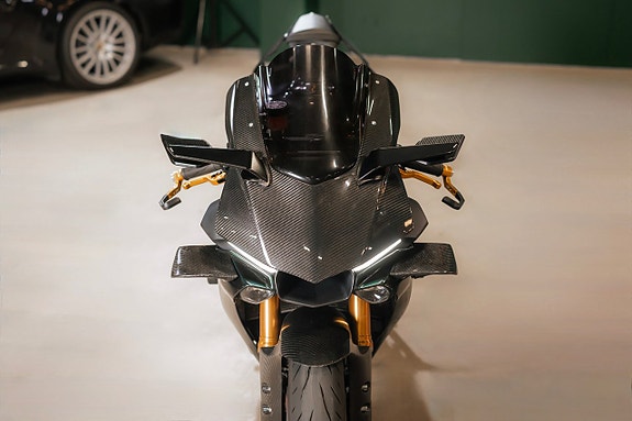 Yamaha Yzf-r1 1.0 / Sv-såld / Akrapovi? / Kolfiber / Nyservad / Nybes 23 of 23