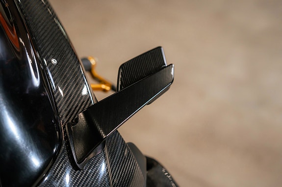 Yamaha Yzf-r1 1.0 / Sv-såld / Akrapovi? / Kolfiber / Nyservad / Nybes 18 of 23
