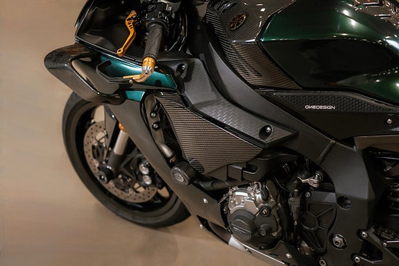 Yamaha Yzf-r1 1.0 / Sv-såld / Akrapovi? / Kolfiber / Nyservad / Nybes 7 of 23