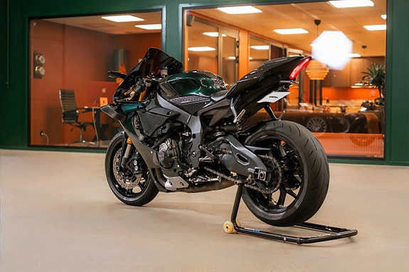 Yamaha Yzf-r1 1.0 / Sv-såld / Akrapovi? / Kolfiber / Nyservad / Nybes 4 of 23