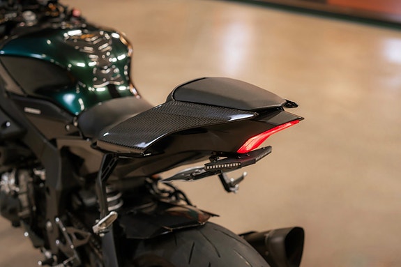 Yamaha Yzf-r1 1.0 / Sv-såld / Akrapovi? / Kolfiber / Nyservad / Nybes 16 of 23