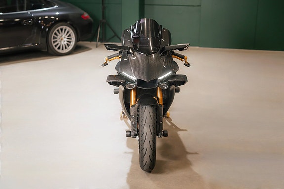 Yamaha Yzf-r1 1.0 / Sv-såld / Akrapovi? / Kolfiber / Nyservad / Nybes 21 of 23