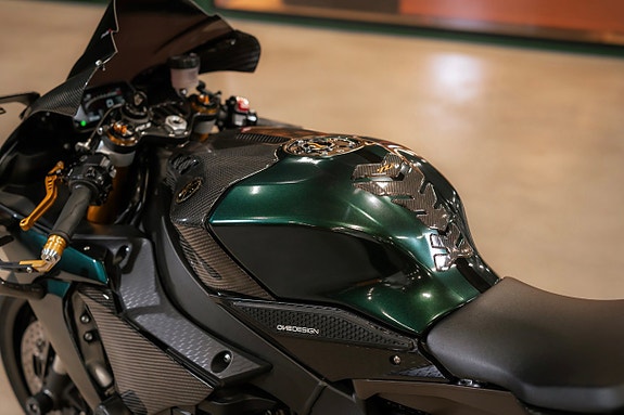 Yamaha Yzf-r1 1.0 / Sv-såld / Akrapovi? / Kolfiber / Nyservad / Nybes 15 of 23
