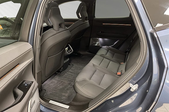 Polestar 3 8 of 17