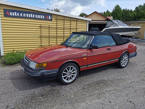 Saab 900 2 of 5