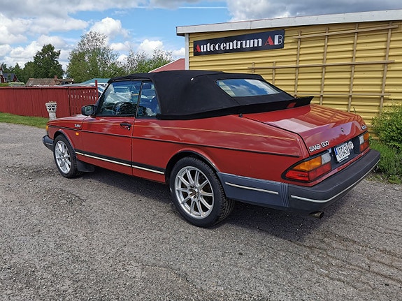 Saab 900 3 of 5