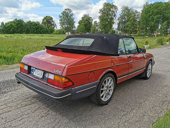 Saab 900 4 of 5