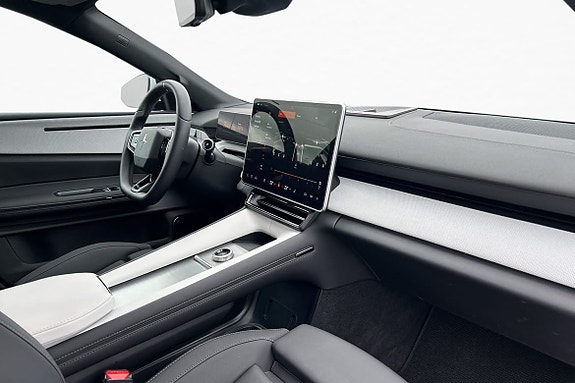 Polestar 4 14 of 18