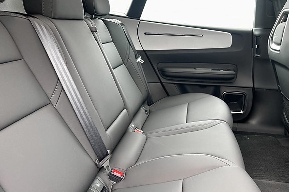 Polestar 4 15 of 18