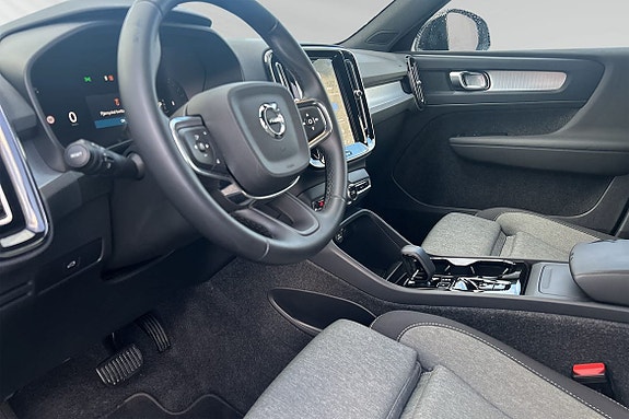 Volvo XC40 7 of 11