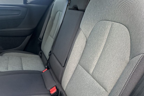 Volvo XC40 8 of 11