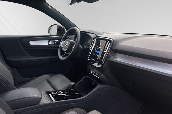 Volvo XC40 10 of 11