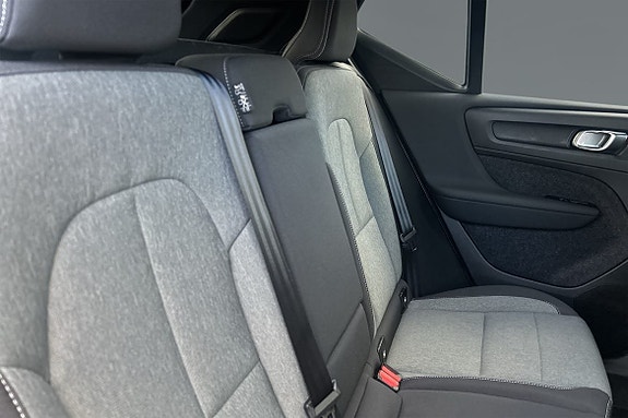 Volvo XC40 11 of 11