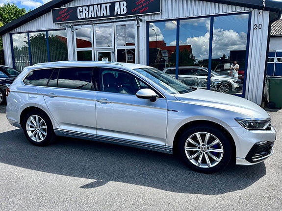 Volkswagen Passat 2 of 5