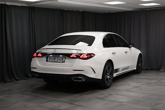 Mercedes-Benz E220 d 2 of 5