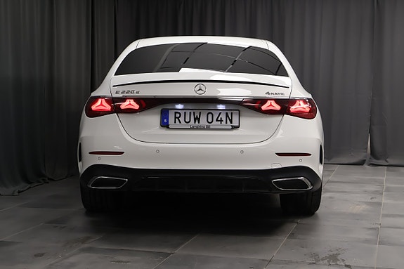 Mercedes-Benz E220 d 4 of 5