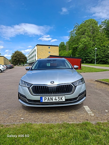 Skoda Octavia 2 of 5