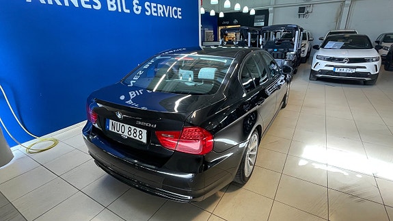 BMW 320d 3 of 5