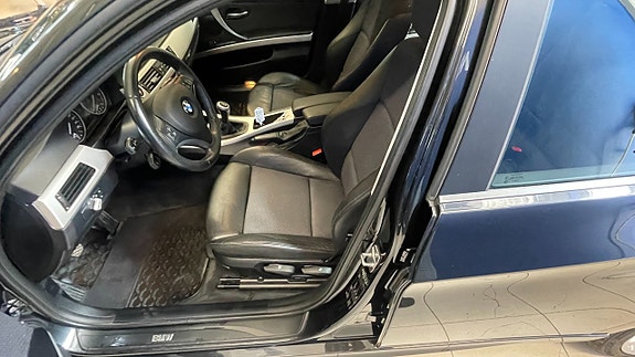 BMW 320d 4 of 5