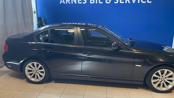 BMW 320d 2 of 5