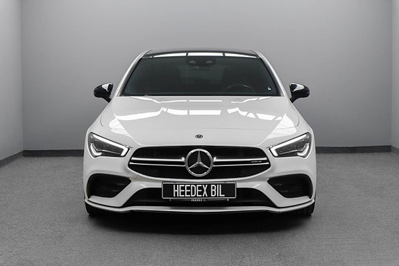 Mercedes-Benz CLA35 3 of 5