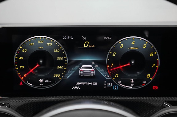 Mercedes-Benz CLA35 14 of 26