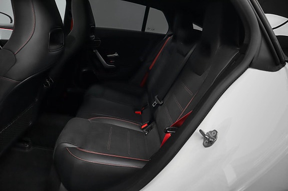 Mercedes-Benz CLA35 11 of 26