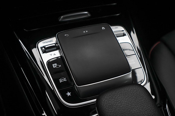 Mercedes-Benz CLA35 16 of 26