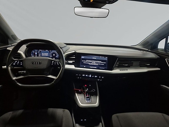Audi Q4 e-tron 7 of 9