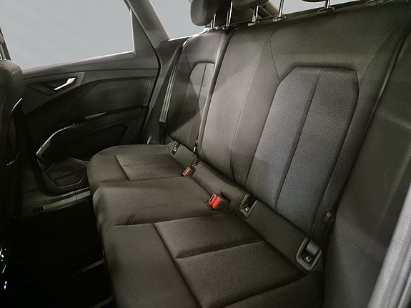 Audi Q4 e-tron 5 of 9
