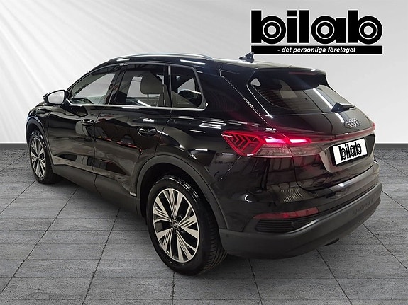 Audi Q4 e-tron 3 of 9