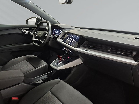 Audi Q4 e-tron 6 of 9