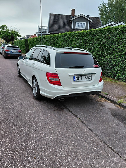 Mercedes-Benz C180 3 of 5