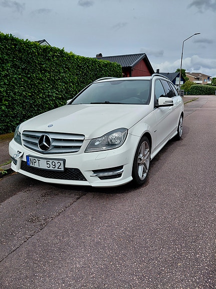 Mercedes-Benz C180 2 of 5