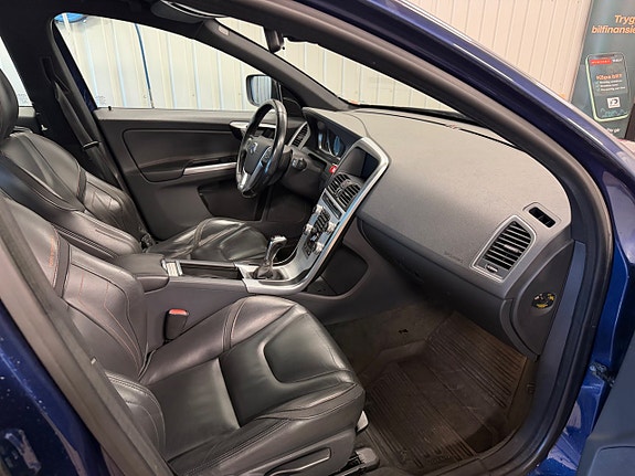 Volvo XC60 6 of 8