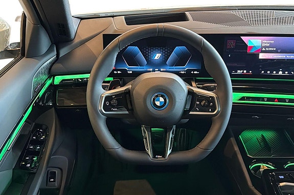BMW i5 12 of 21