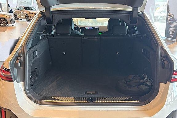 BMW i5 20 of 21