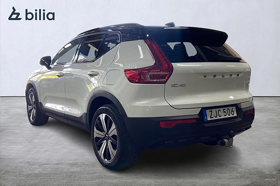 Volvo XC40 2 of 5