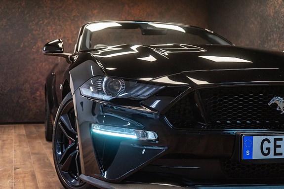 Ford Mustang 4 of 5