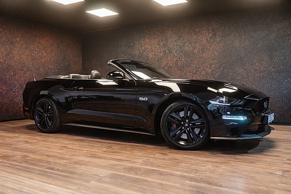 Ford Mustang 2 of 5