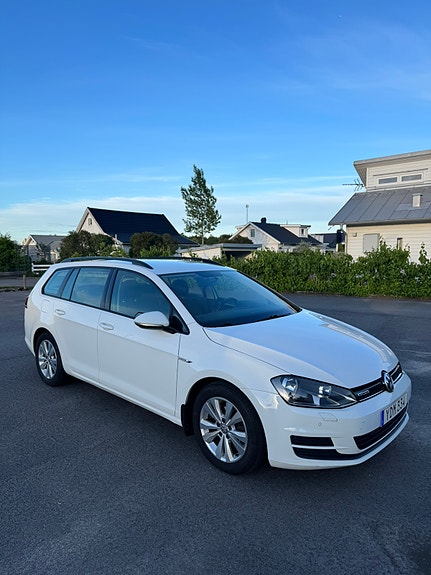 Volkswagen Golf VII 2 of 5