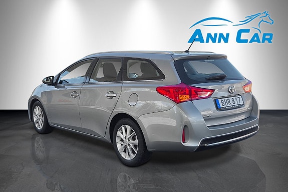 Toyota Auris 3 of 9
