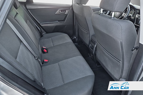 Toyota Auris 7 of 9