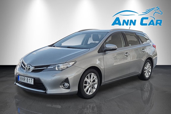 Toyota Auris 2 of 9