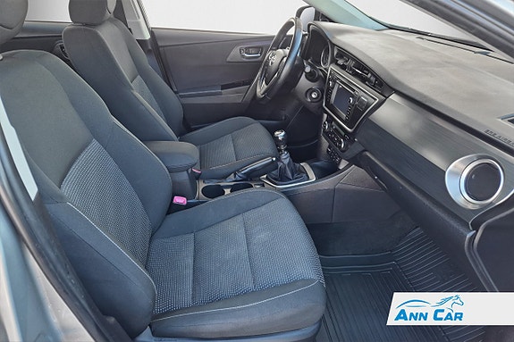 Toyota Auris 6 of 9